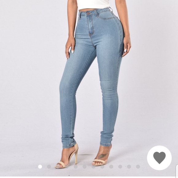 Fashion Nova Denim - High waisted Jeans